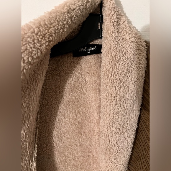 Wet Seal vest - Picture 4 of 7